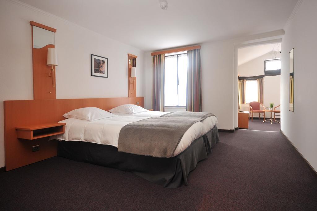 Hotel Du Perron Theux Room photo